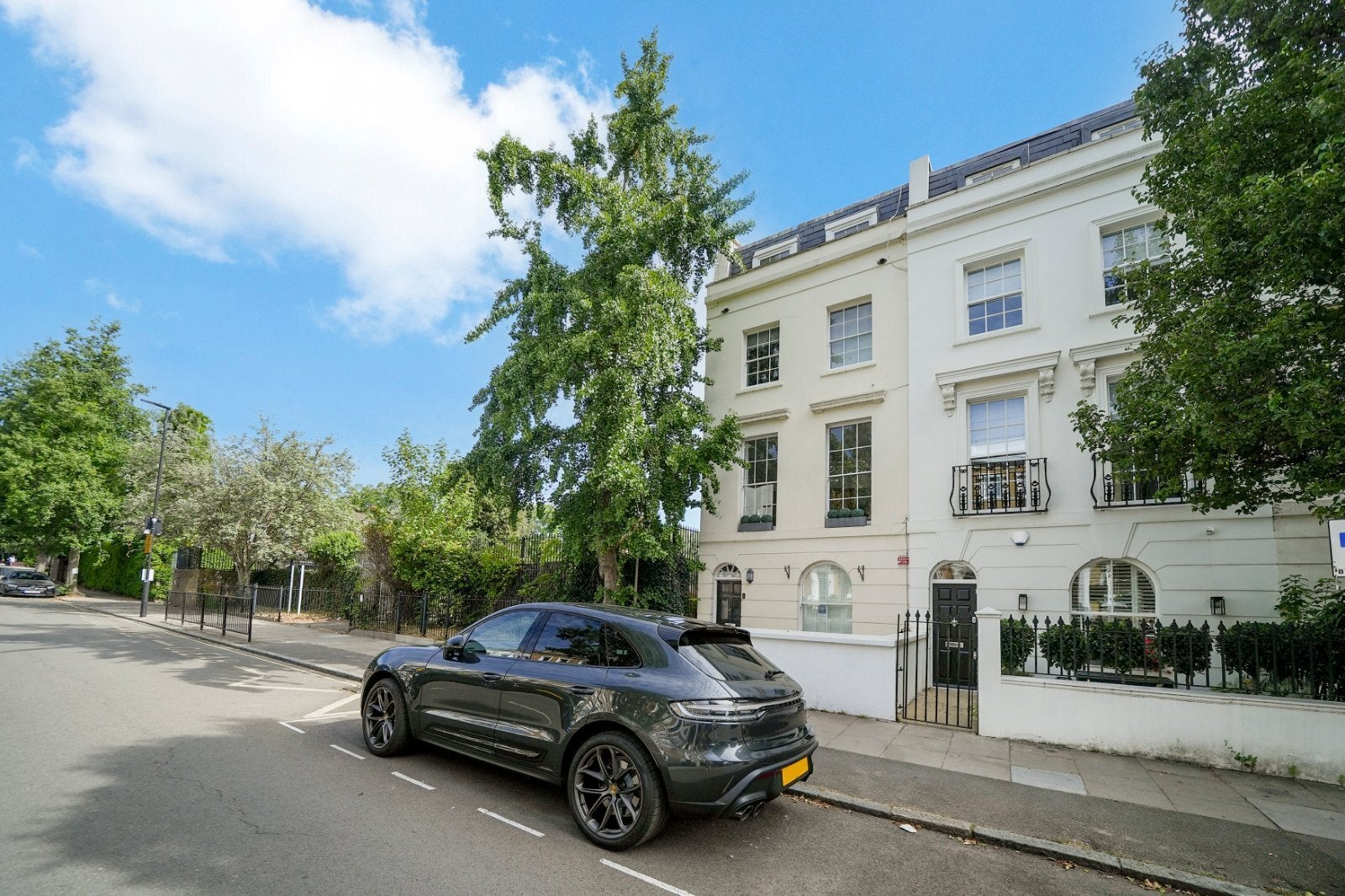 House Ordnance Hill in City of Westminster
