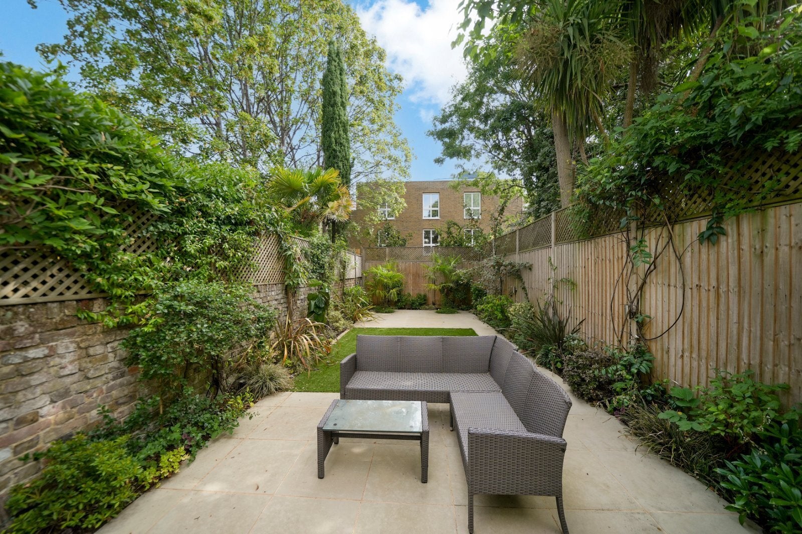 House Ordnance Hill in City of Westminster