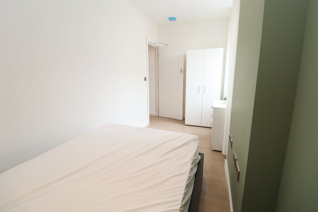 Room Globe Road in Greater London
