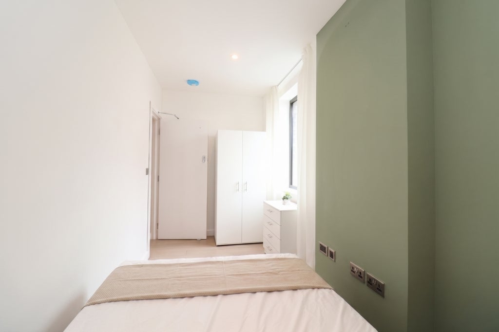 Room Globe Road in Greater London