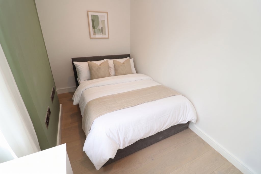Room Globe Road in Greater London