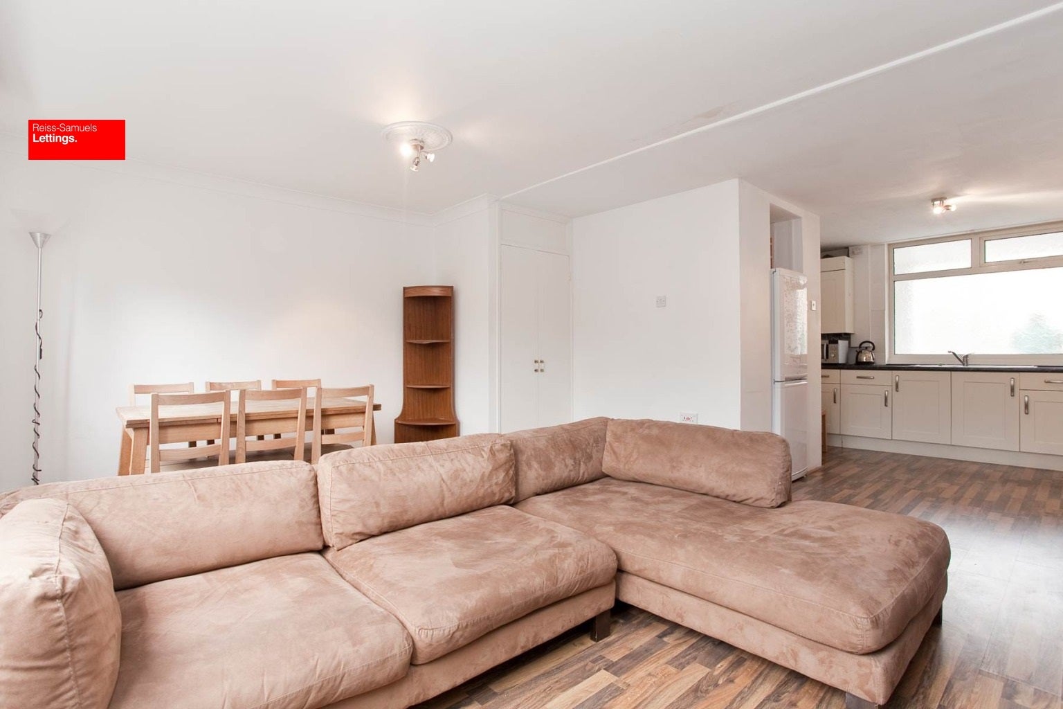 Flat Manchester Road in Greater London