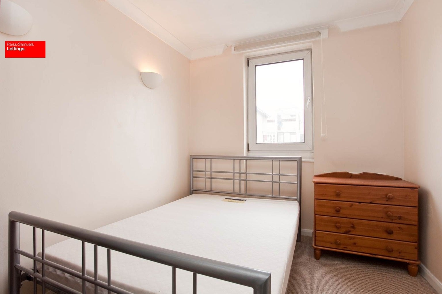 Flat Manchester Road in Greater London