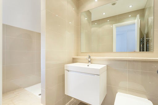 Room Elm Avenue in Greater London