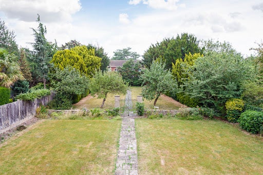 Room Elm Avenue in Greater London