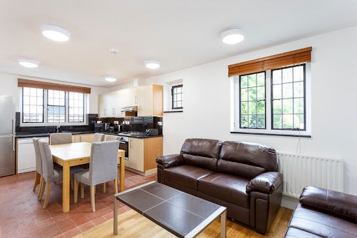 Room Elm Avenue in Greater London