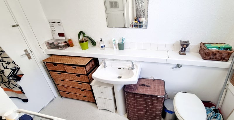 Room Sunnyside Road in Greater London