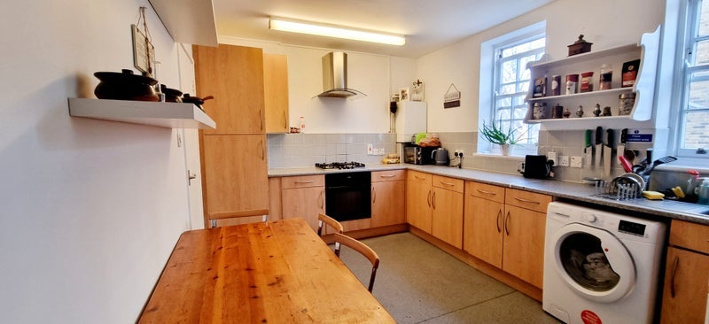Room Sunnyside Road in Greater London
