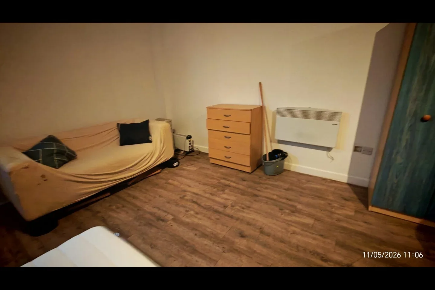 Flat Twyford Crescent in Greater London