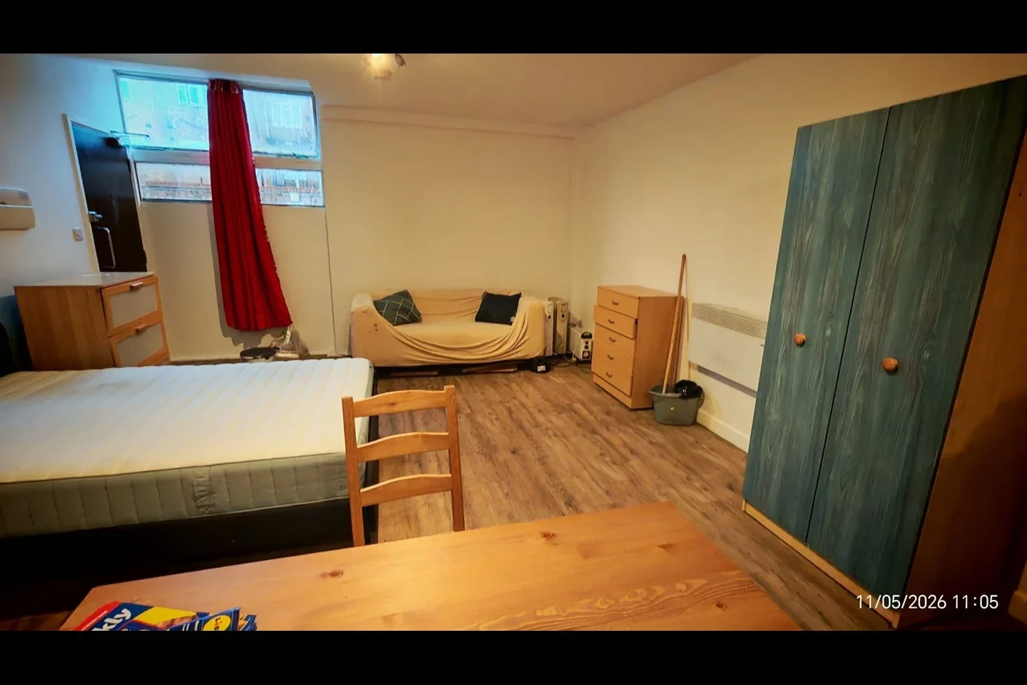 Flat Twyford Crescent in Greater London