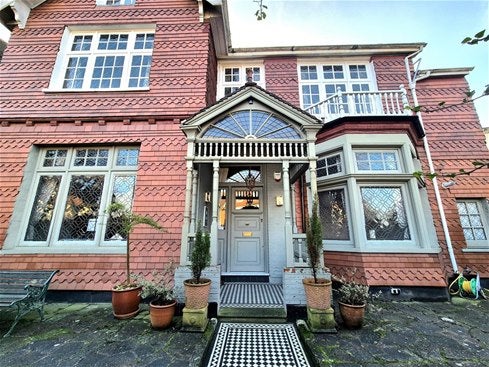 Flat Heathfield Park in Greater London