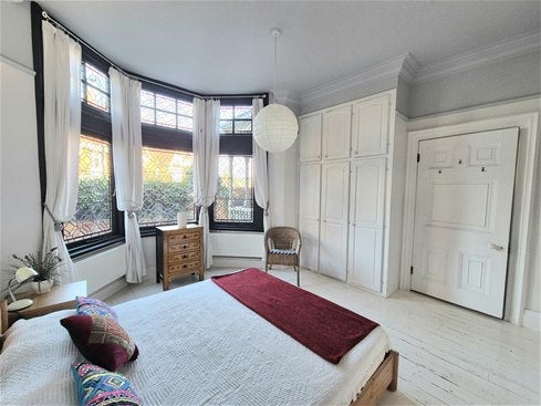 Flat Heathfield Park in Greater London