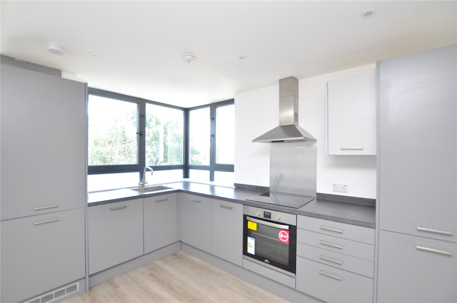 Flat Farnborough Road in Rushmoor