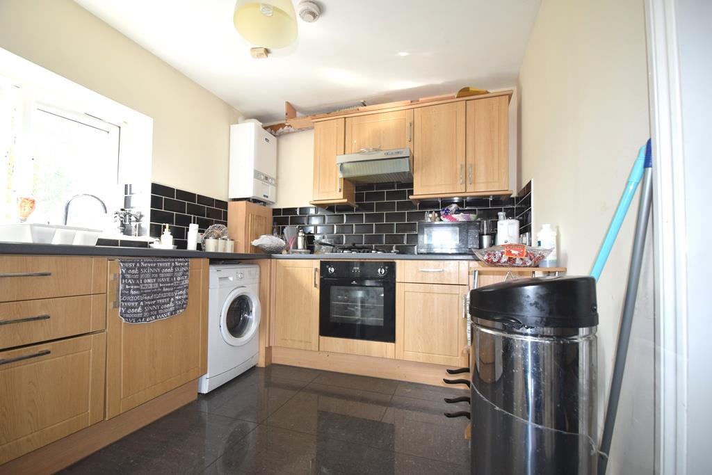 Flat Bath Road in Greater London