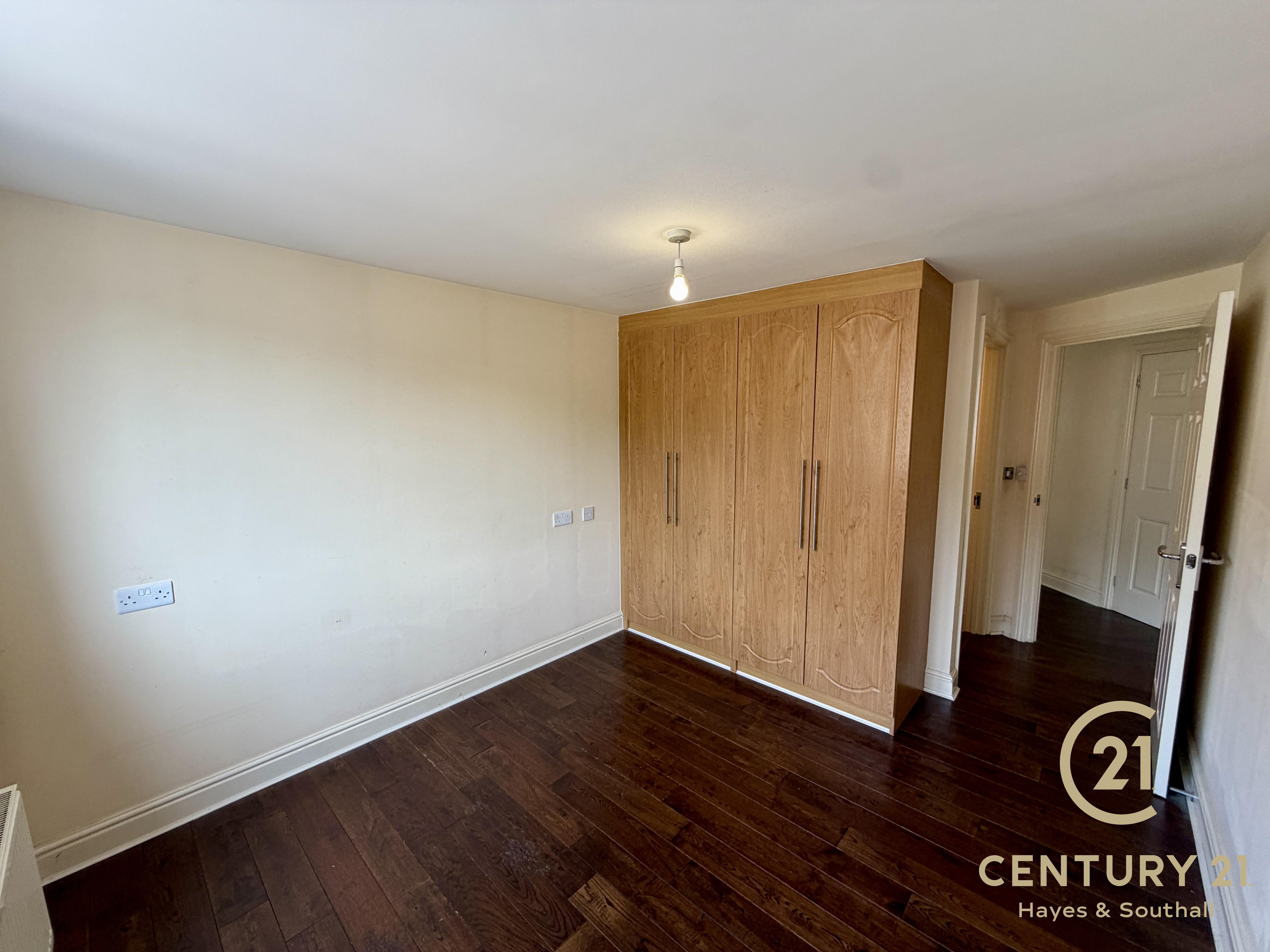 Flat Nine Acres Close in Greater London
