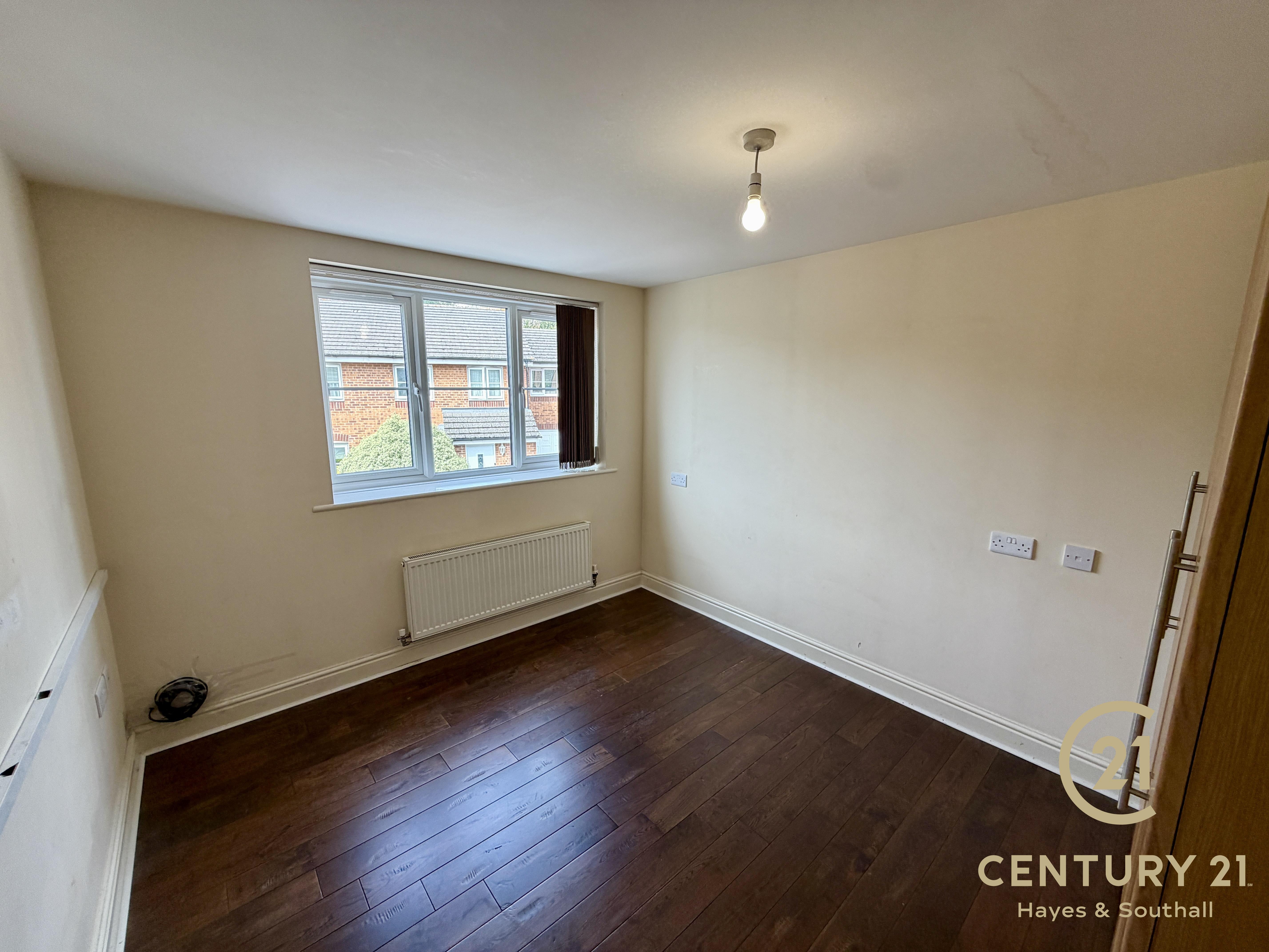 Flat Nine Acres Close in Greater London