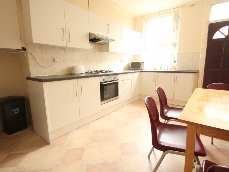 House Mayville Terrace in Leeds