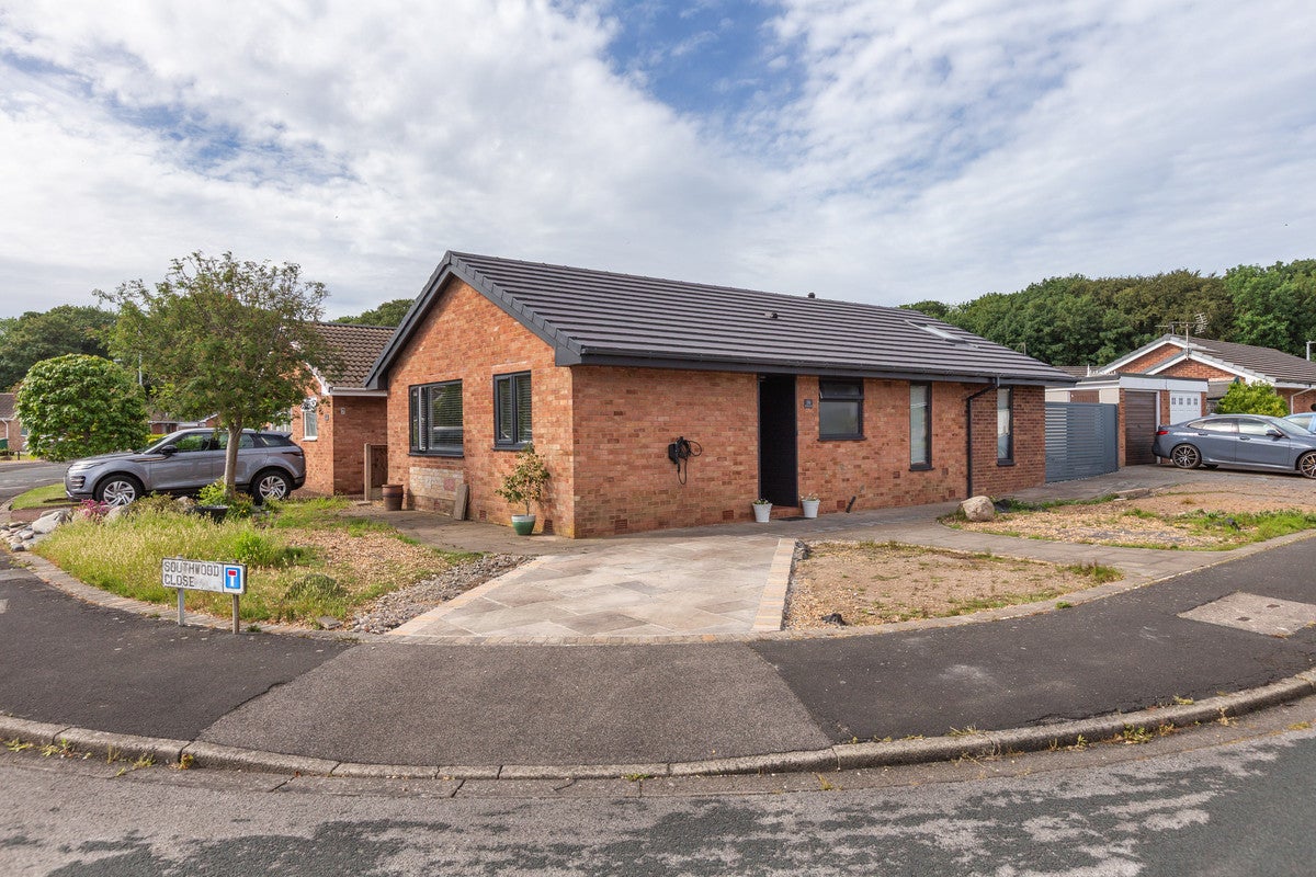 House Broadwood Way in Borough of Fylde