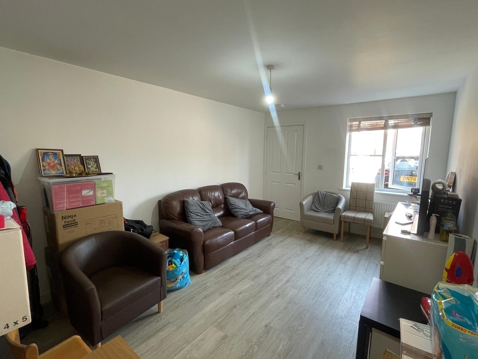 Flat Ashdown Close in Barton Seagrave