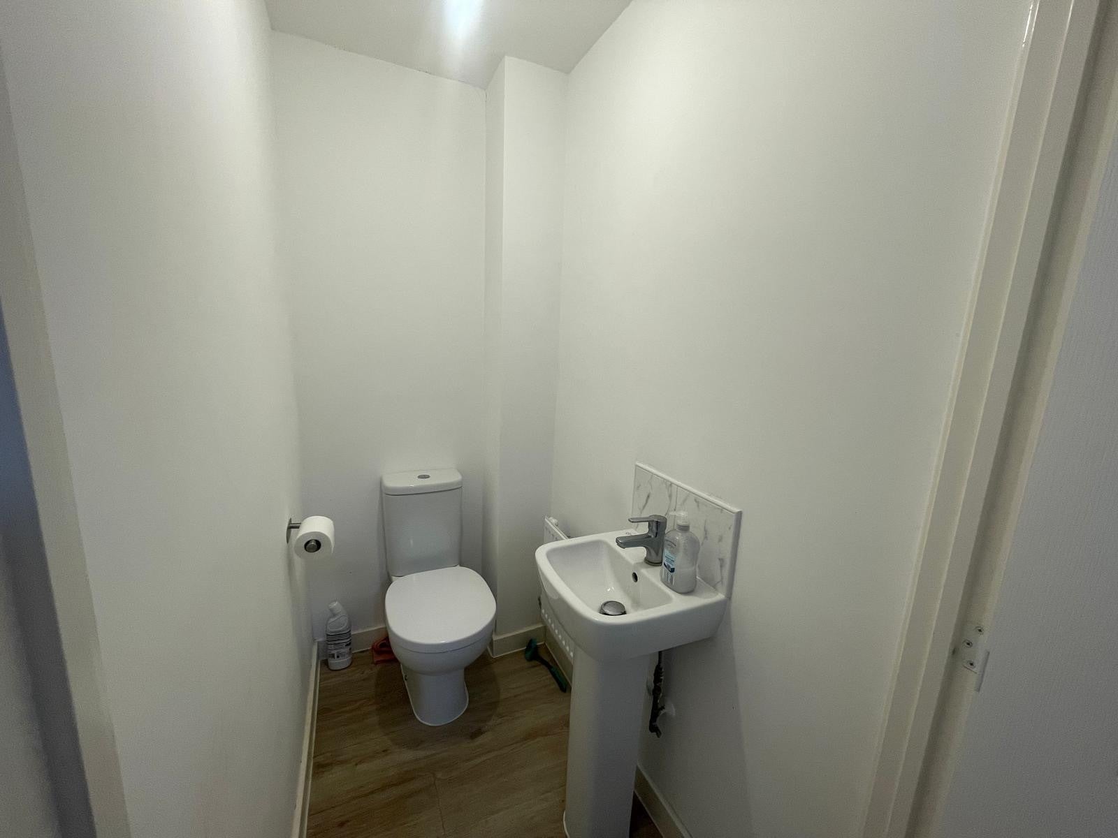 Flat Ashdown Close in Barton Seagrave