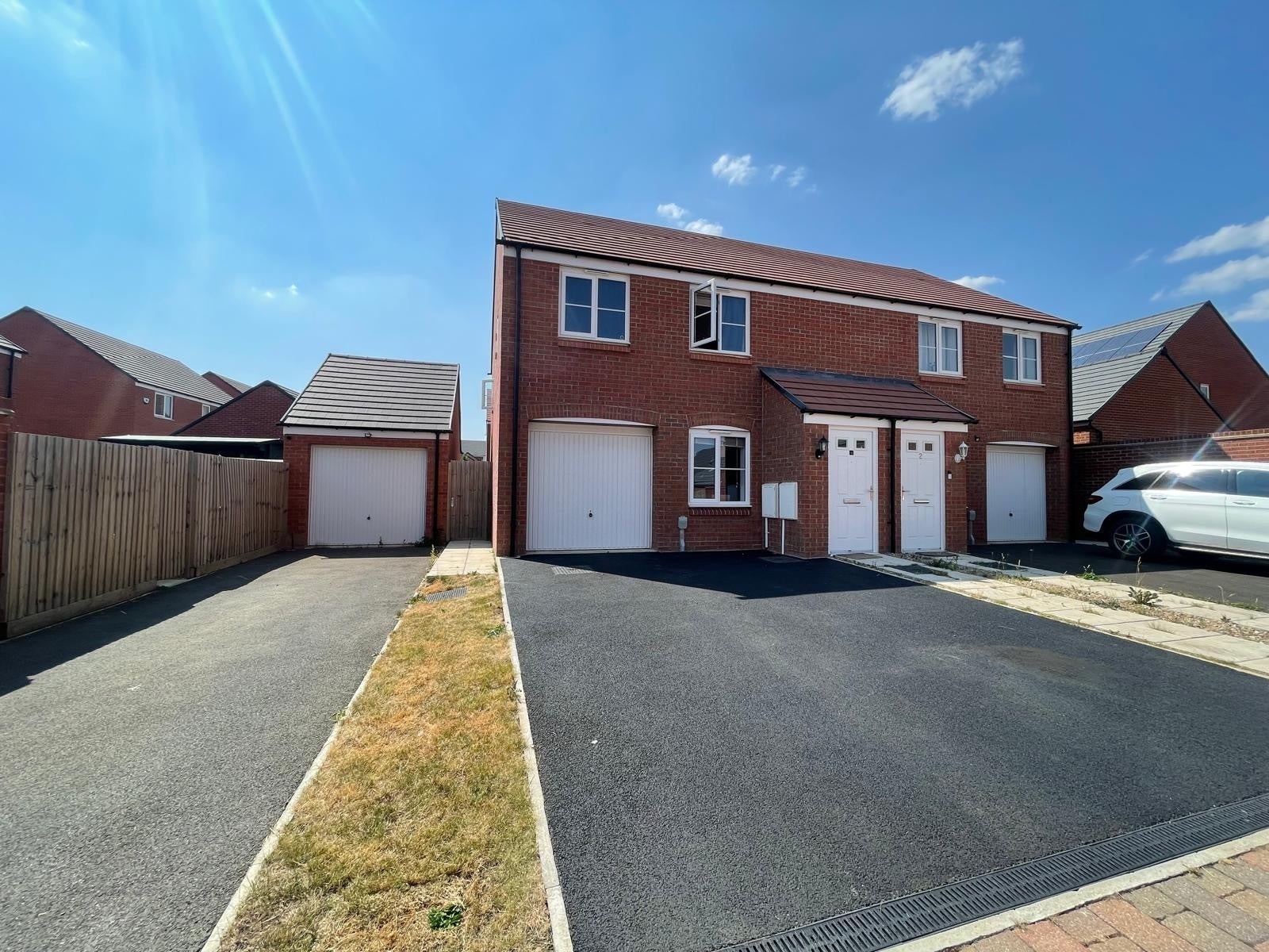 Flat Ashdown Close in Barton Seagrave