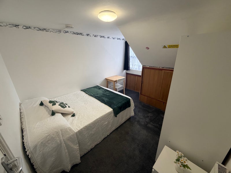Room Springfield Road in Greater London