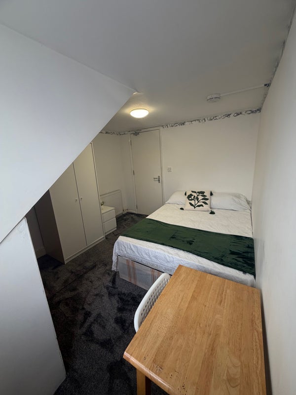 Room Springfield Road in Greater London