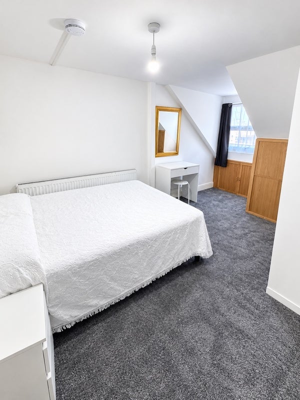 Room Springfield Road in Greater London