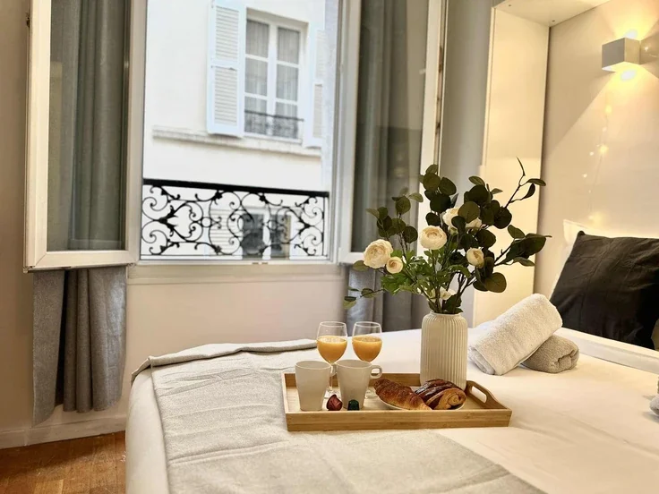 Flat Passage Cardinet in Paris