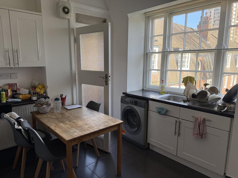 Room Moodkee Street in Greater London