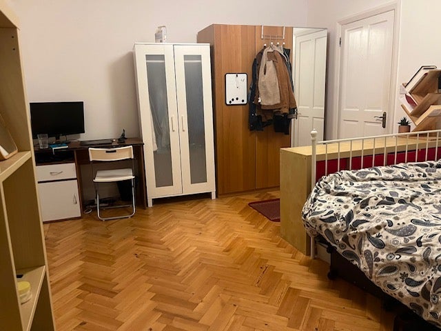 Room Moodkee Street in Greater London