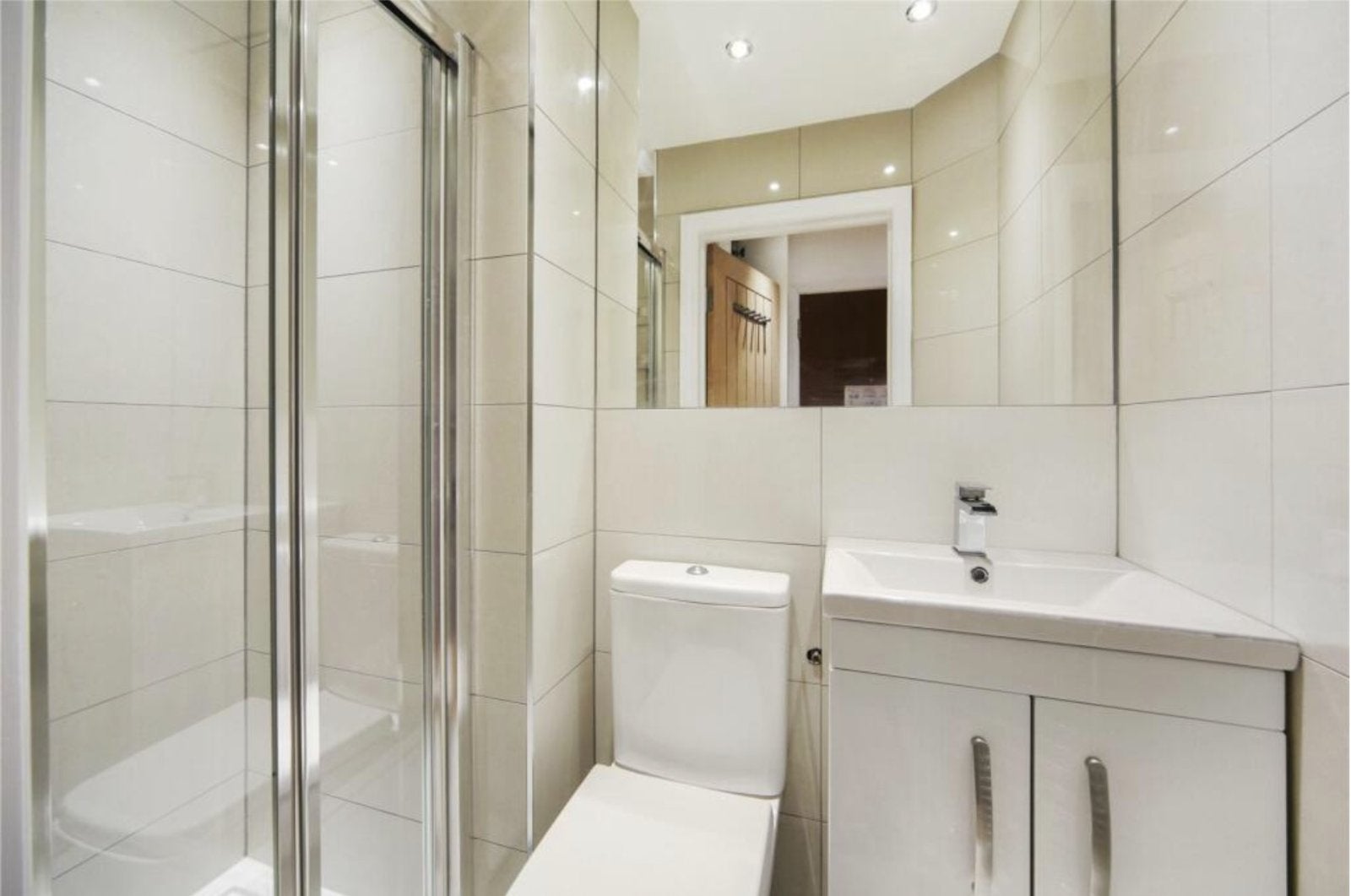 Flat Sloane Avenue in Greater London