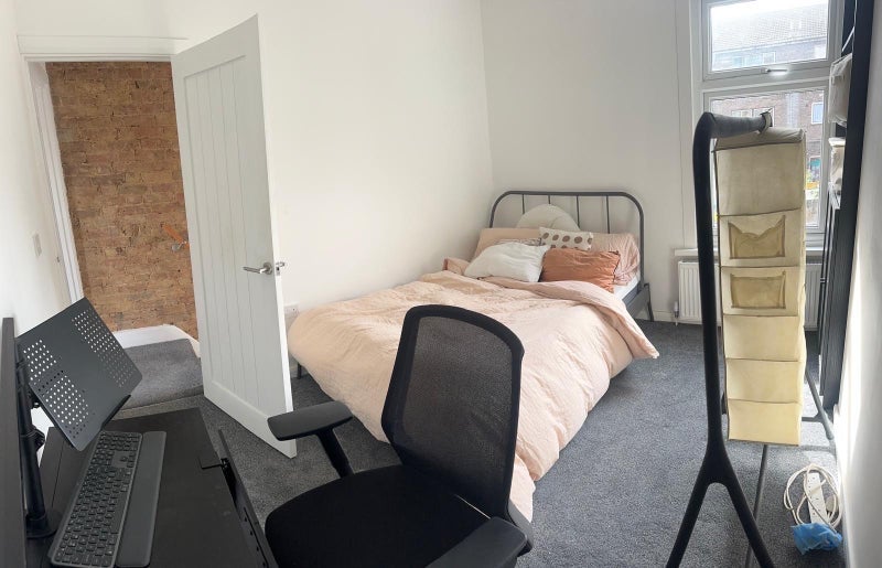 Room Wellington Road in Greater London