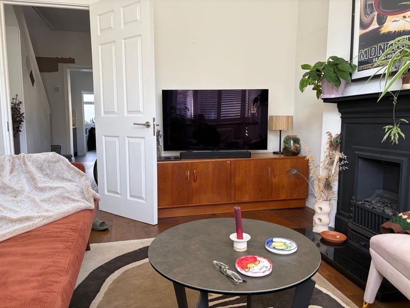 Room Wellington Road in Greater London