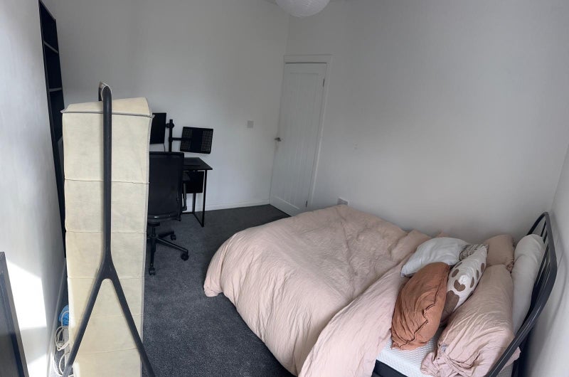 Room Wellington Road in Greater London