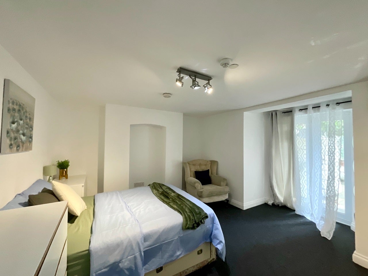 Room Parkway Road in Dudley