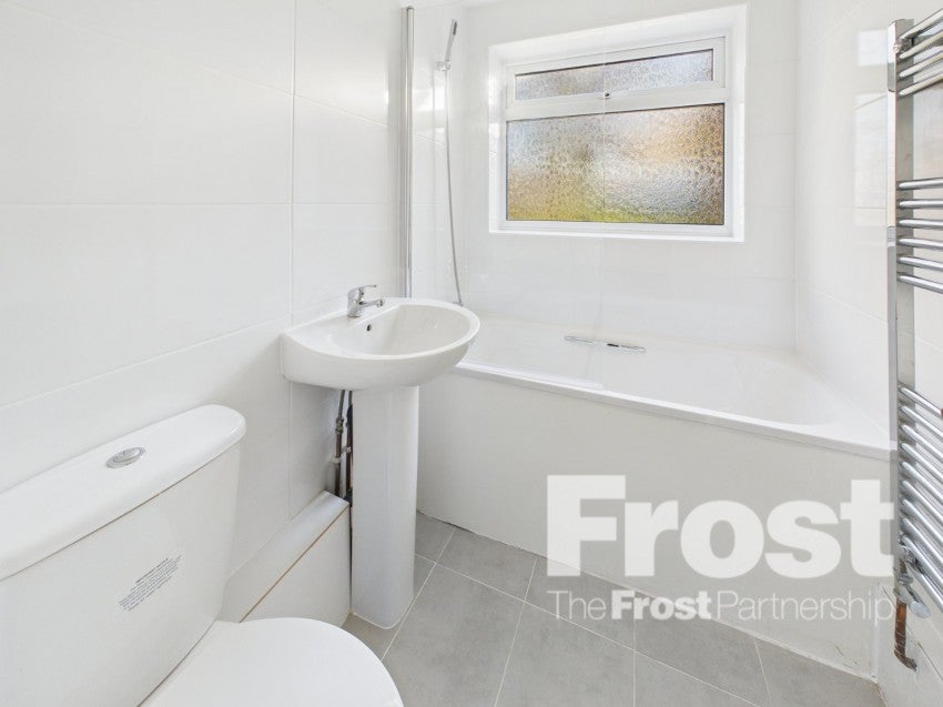 Flat Aintree Close in Greater London