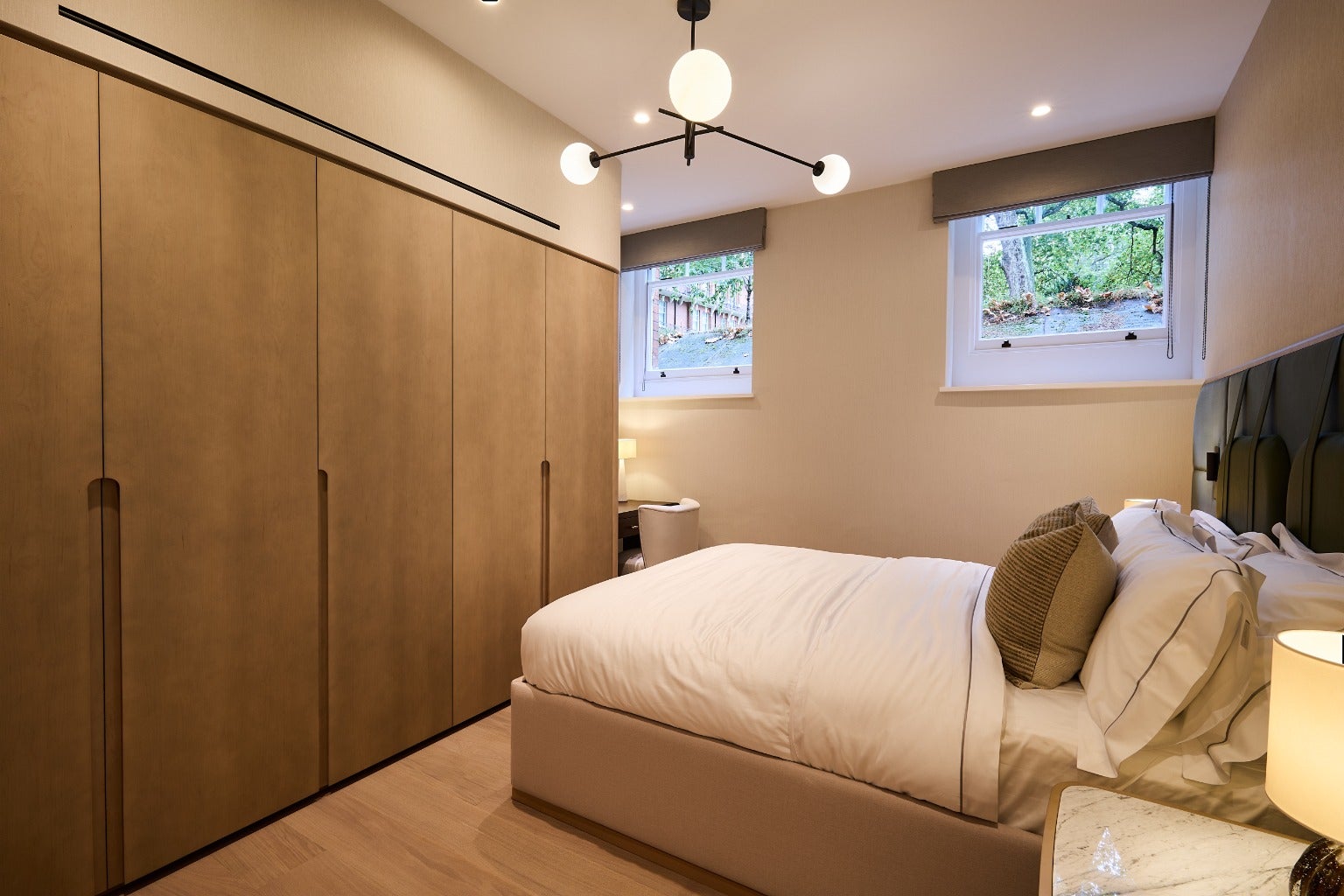 Flat Mount Street in City of Westminster