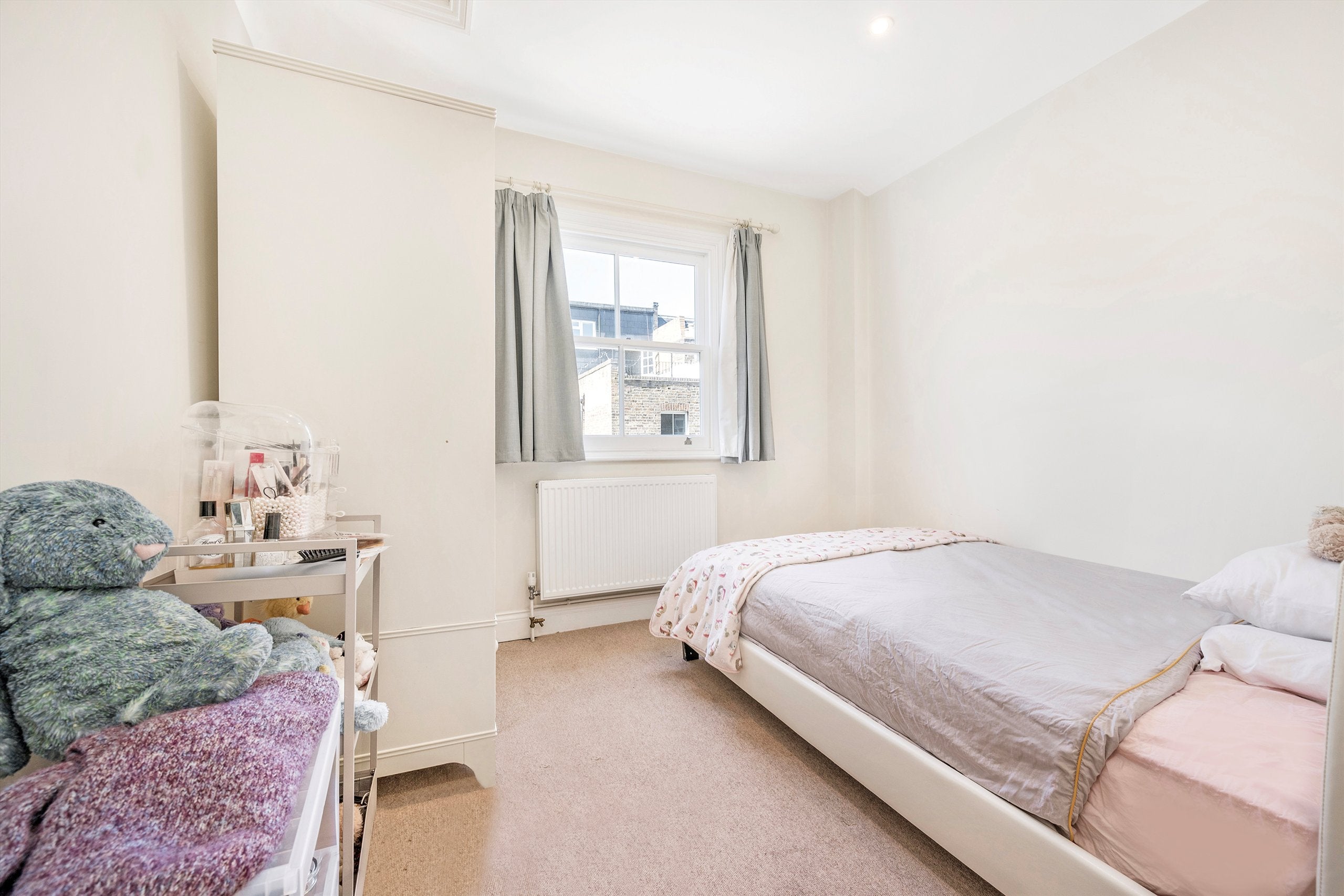 Flat Edgarley Terrace in Greater London
