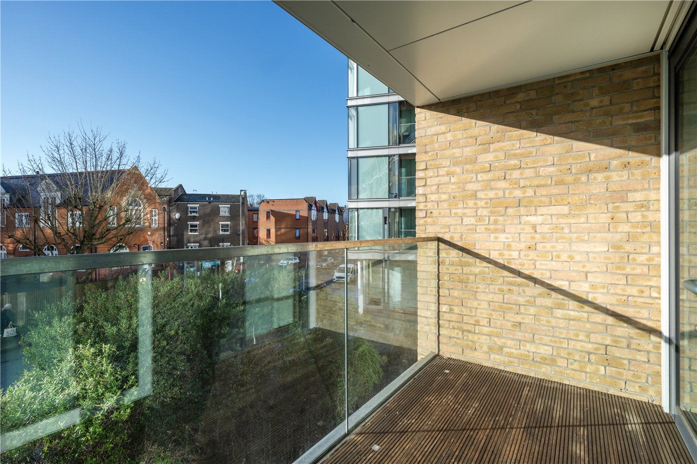 Flat Broomhill Road in Greater London