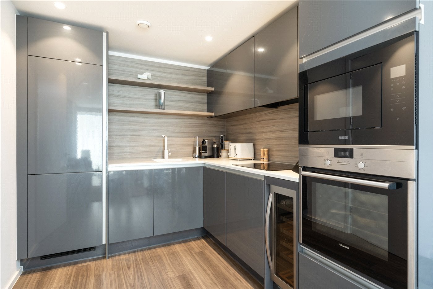 Flat Broomhill Road in Greater London