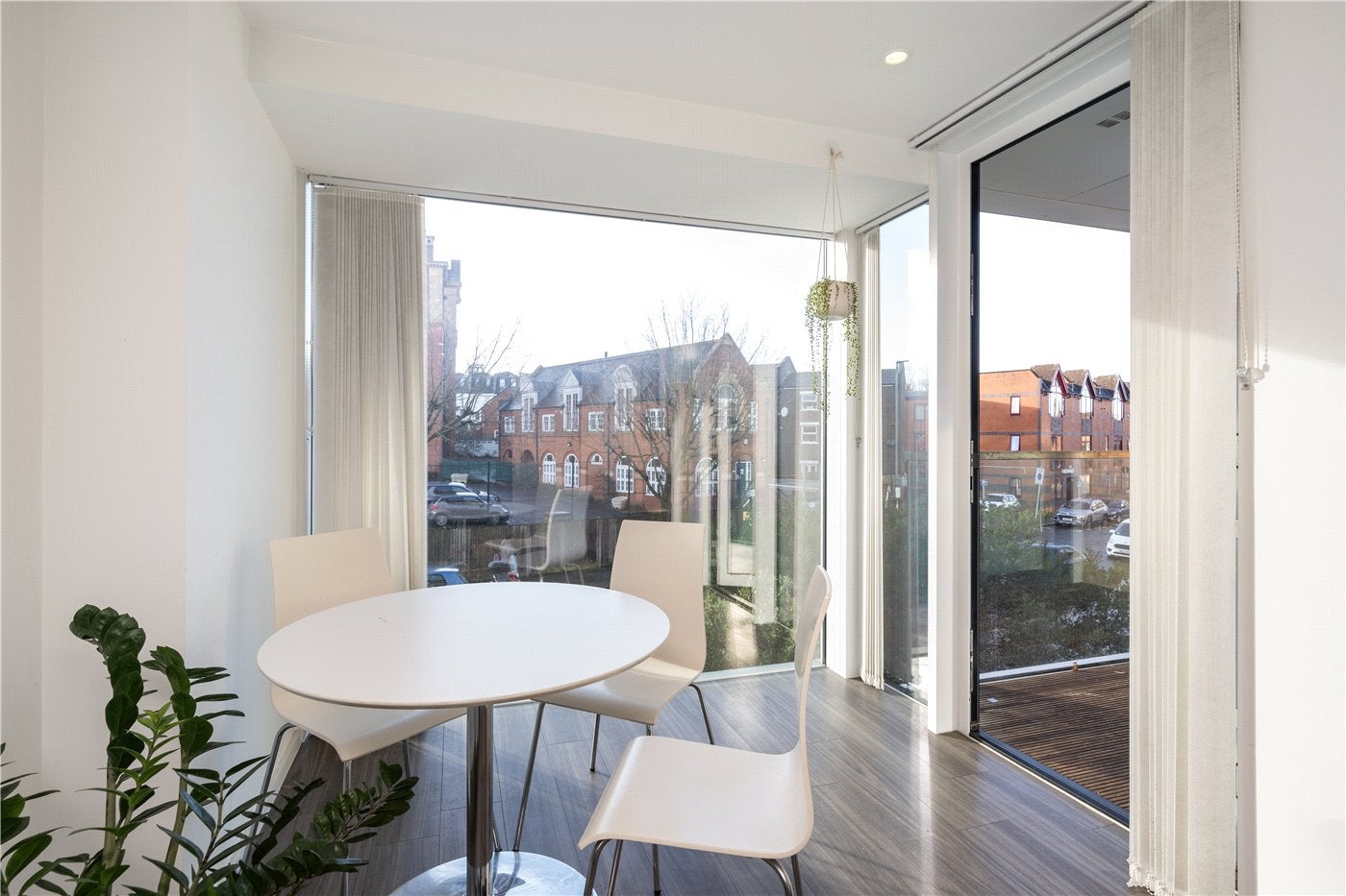 Flat Broomhill Road in Greater London