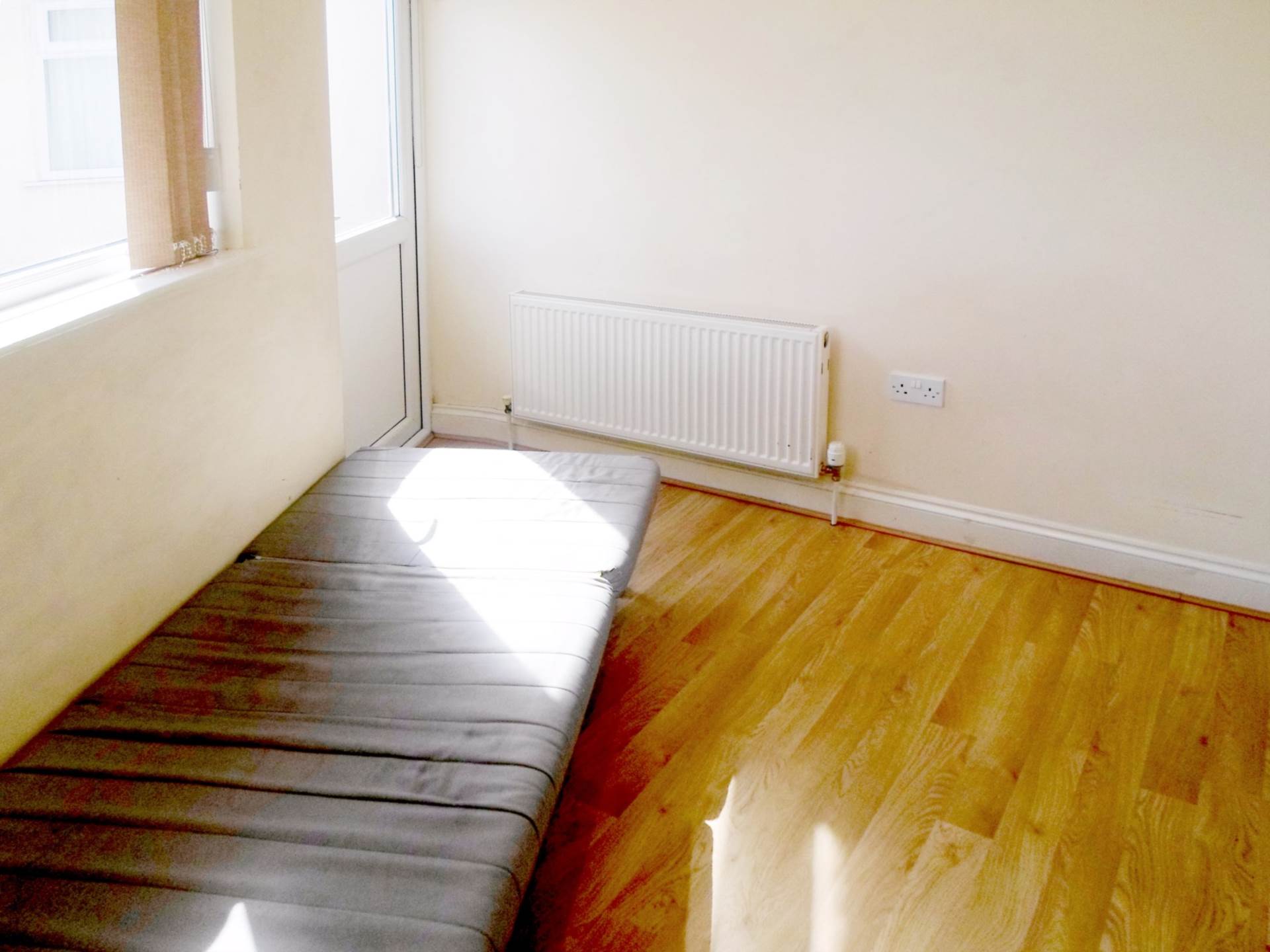 Room Acton Lane in Greater London