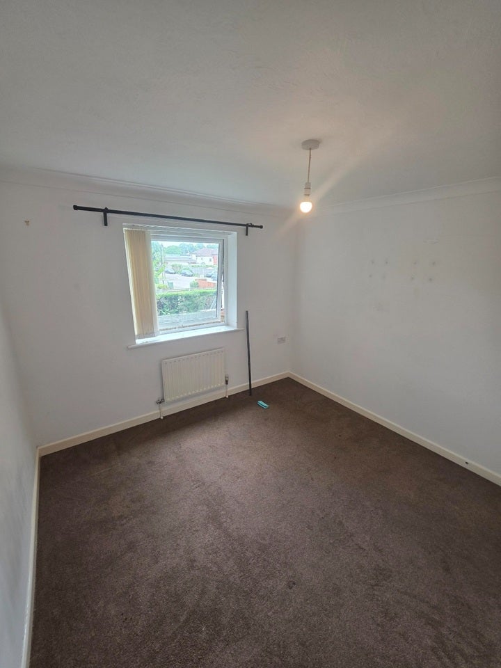 Flat Bridgewater Court in Southampton