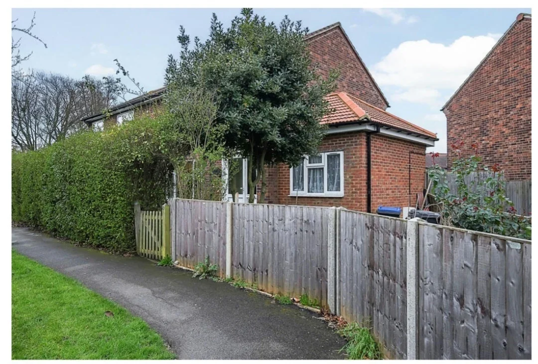 Room Middleton Road in Greater London