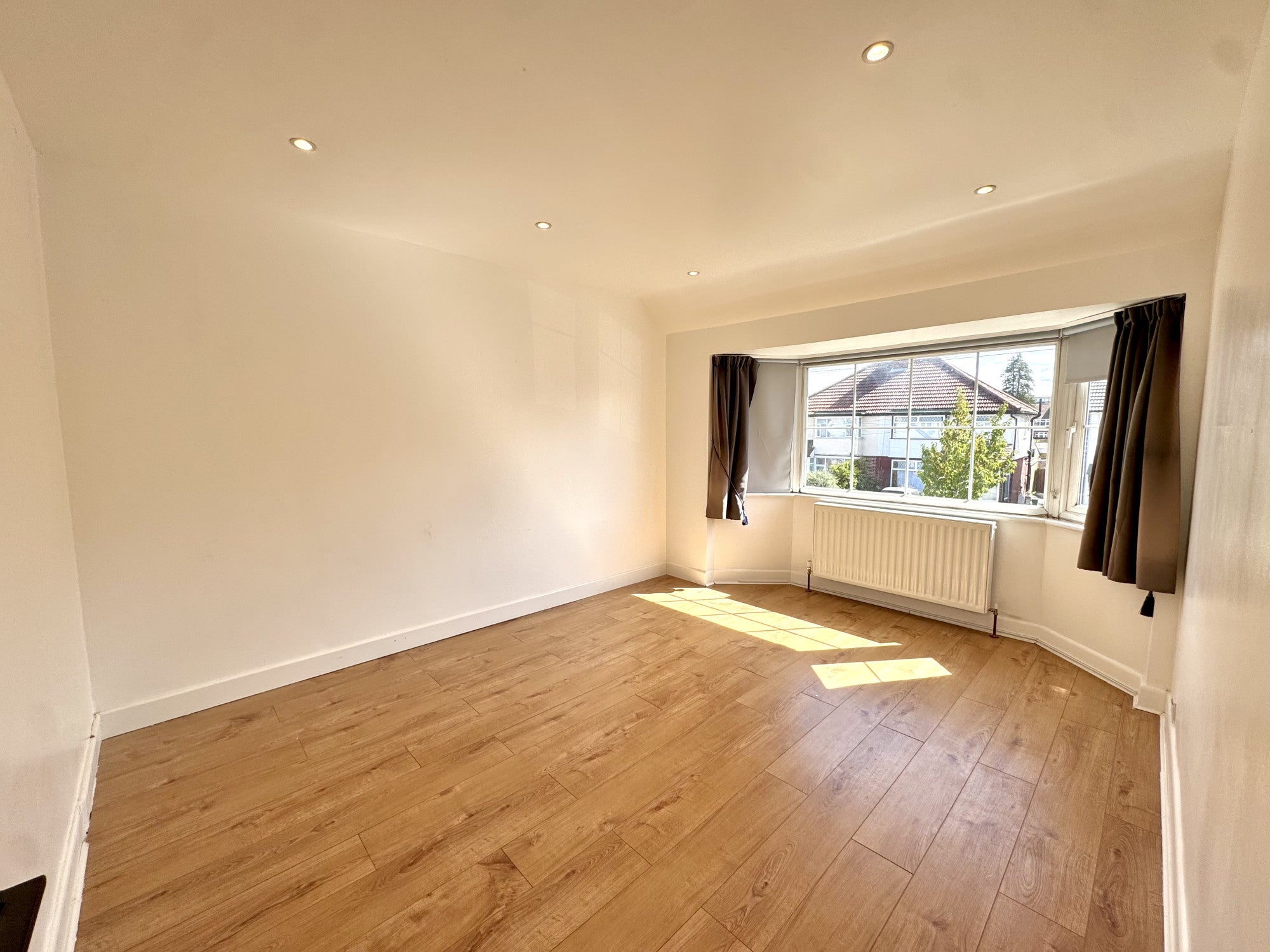 House Heston Avenue in Greater London