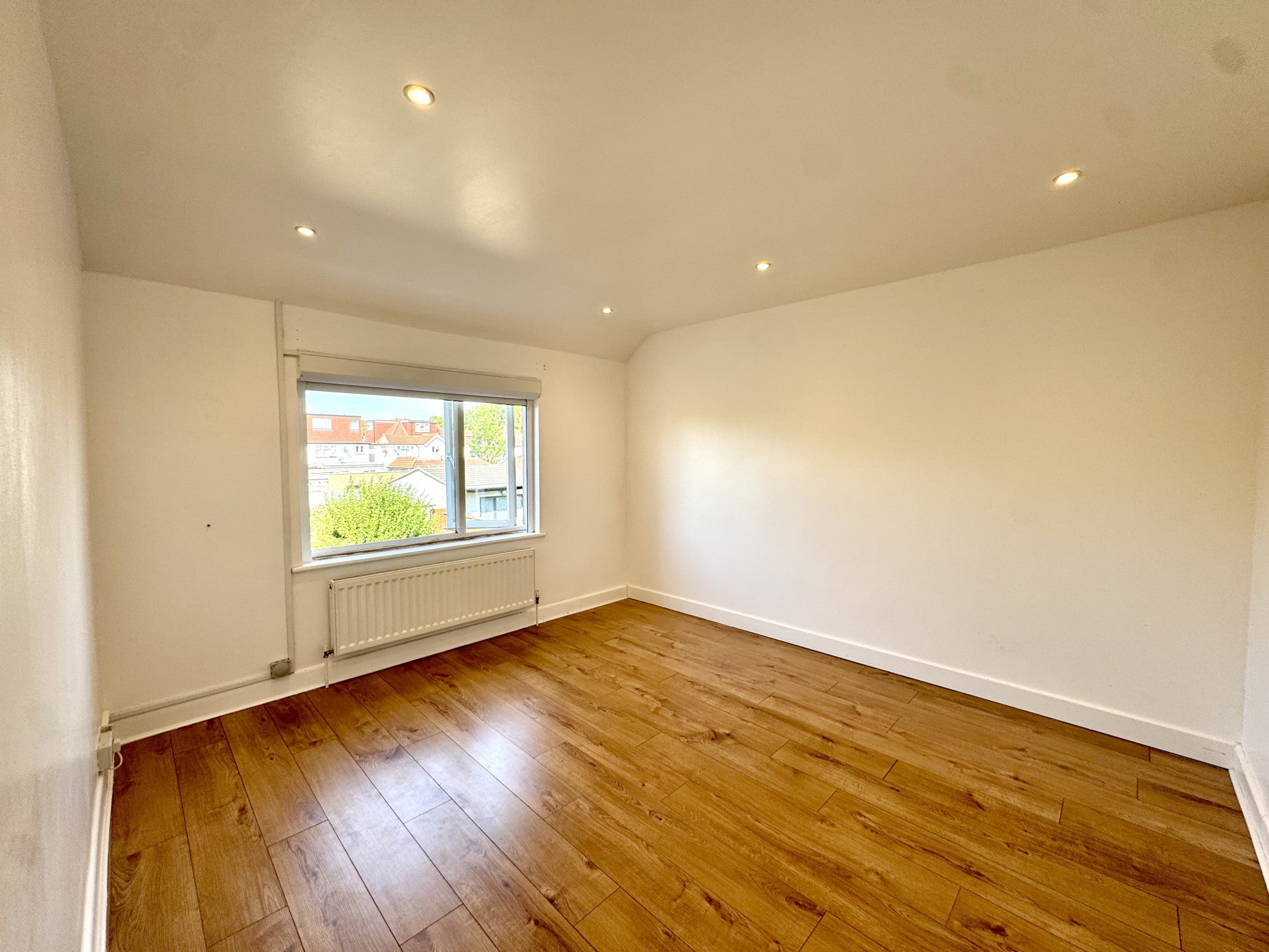 House Heston Avenue in Greater London