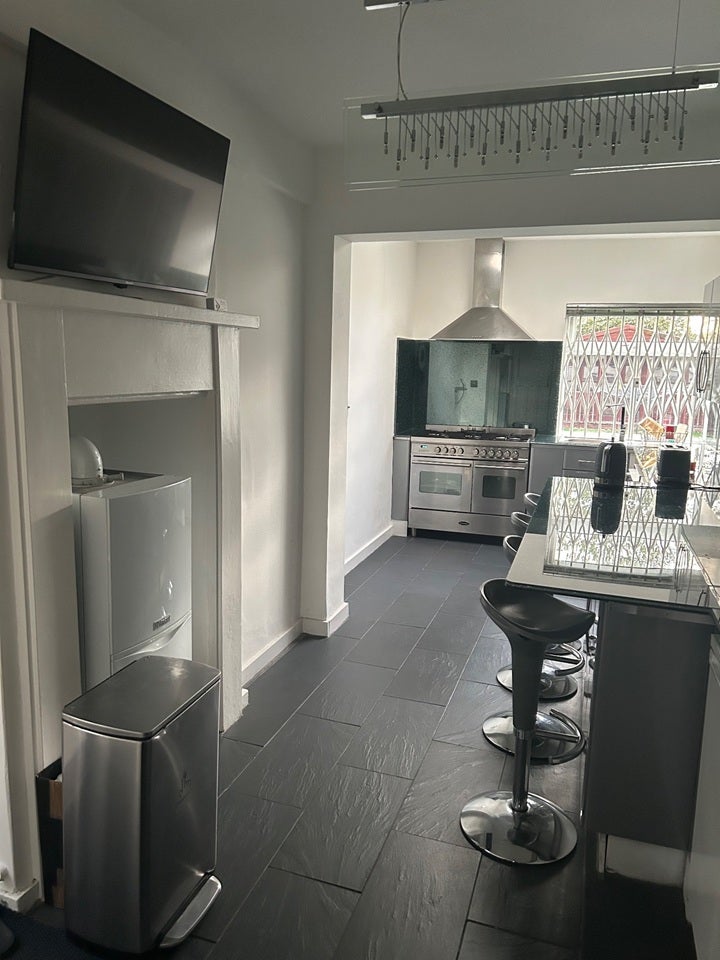 Room Neeld Crescent in Greater London
