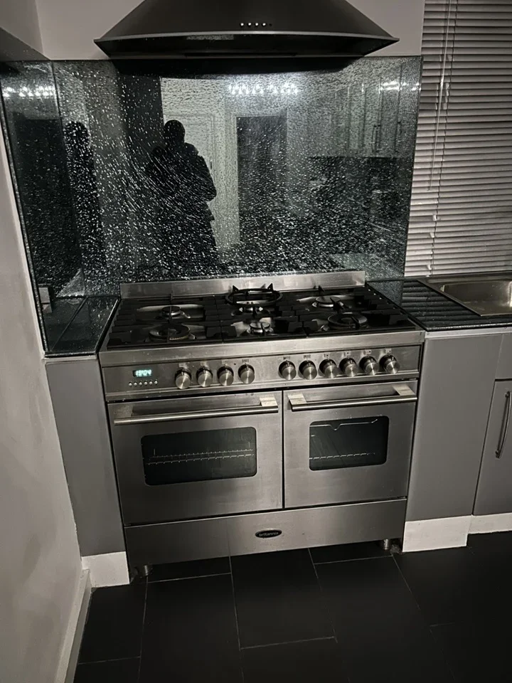 Room Neeld Crescent in Greater London