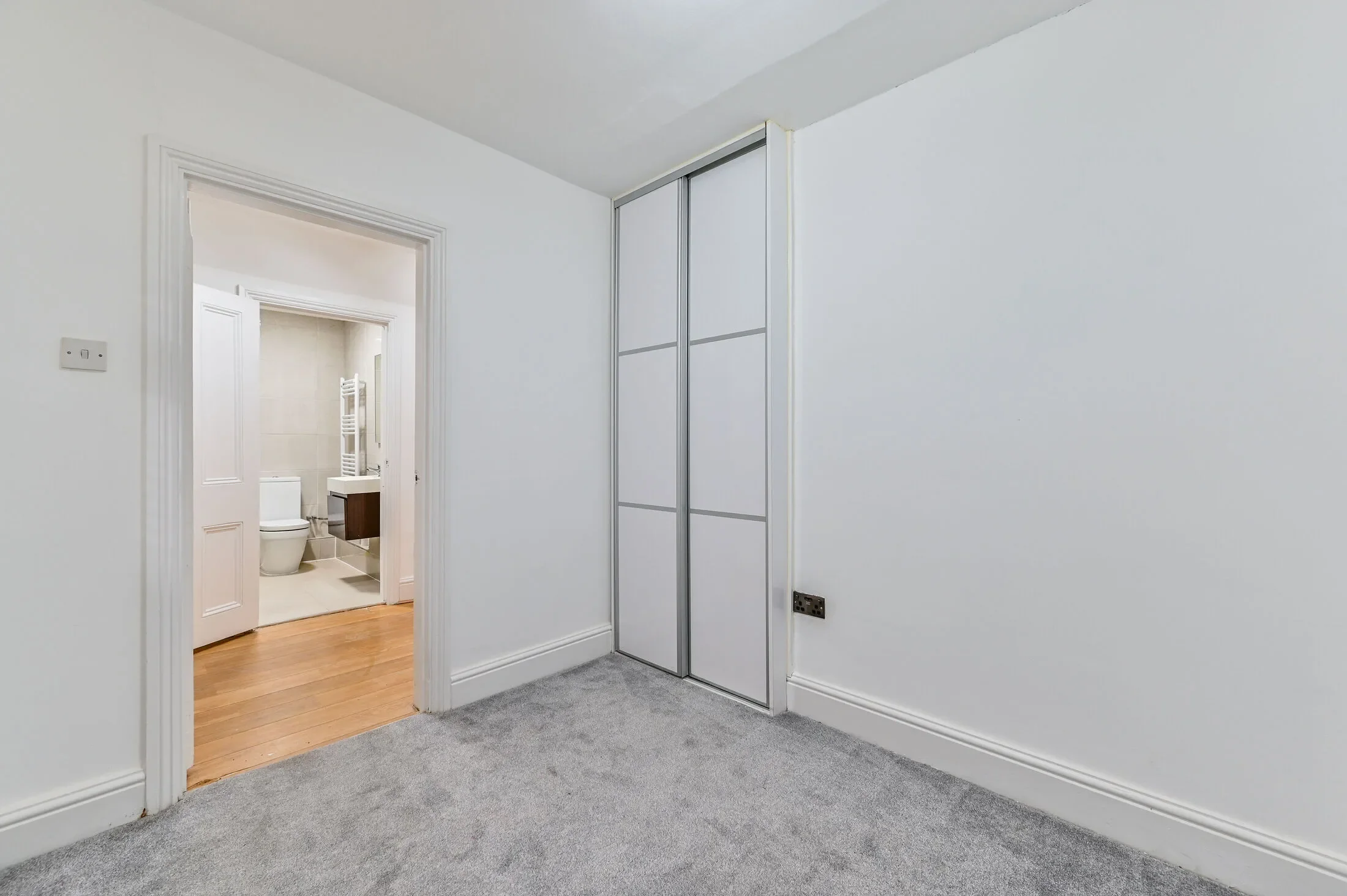Flat West End Lane in Greater London